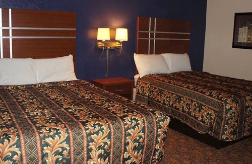 Waite Park House | Coratel Waite Park - Comfort 2 Queen Bed NS