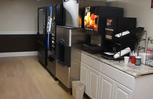 Waite Park House | Coratel Waite Park - Comfort 2 Queen Bed NS
