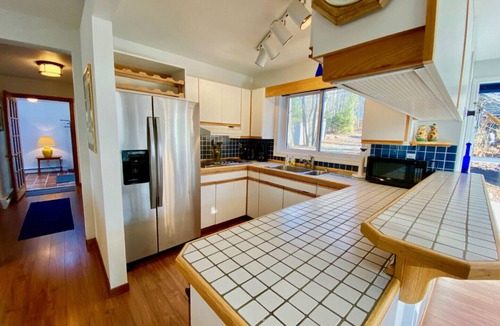 Havelock-Belmont-Methuen Cottage | Cordova Lake House