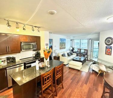 Toronto Entertainment District Apartment | Core Downtown Toronto-3 Bedrooms-2 Bathrooms-Washrooms-Free Parking-CN Tower-Ripleys Museum-Blue Jays Stadium In front-Indoor Gym-Swimming Pool-Jacuzzi Sauna-Filter Drinking Water-WiFi