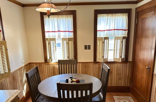 Virginia House | Corporate Housing I Mid-Term Stay I Sauna