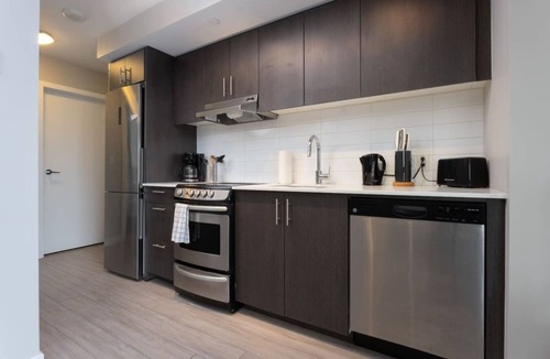 North Central Edmonton Apartment | Corporate Stays | Hendrix - 2 Bedrooms