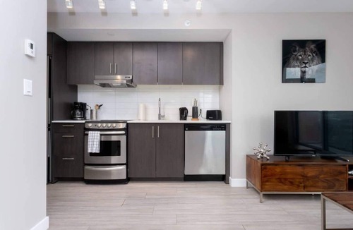 North Central Edmonton Apartment | Corporate Stays | Hendrix - 2 Bedrooms