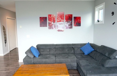 Black Mountain Apartment | Cosy 1-bdrm with Mountain and Vineyards view, close to golf course and Big White