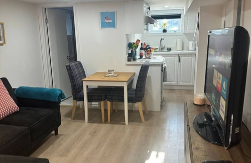 Upper Beaches Apartment | Cosy Apartment in Upper Beaches, Toronto