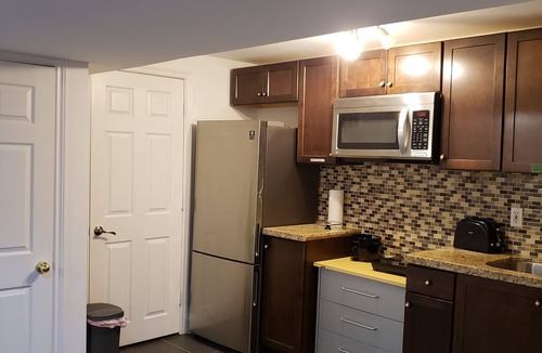 Mississauga Valleys Apartment | Cosy Executive Apartment for Short-term Guests