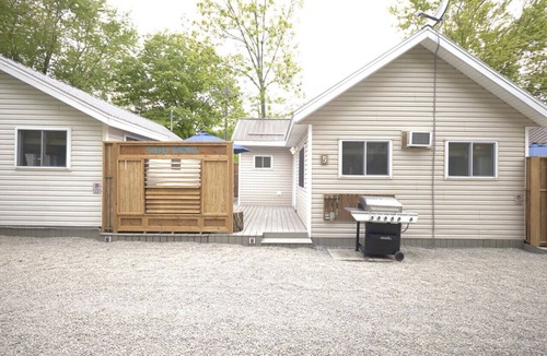 Wainfleet House | Cottage #5 · Lake Haven Beach Resort