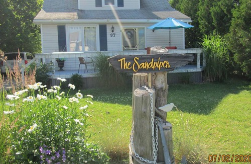 Grand Bend House | COTTAGE AVAILABLE FOR RENT IN THE VILLAGE OF GRAND BEND