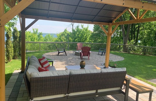 Rideau Lakes Cottage | Cottage Getaway overlooking the Lake