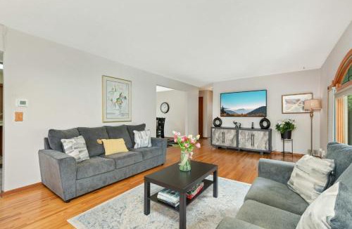 Cottage Grove House | Cottage Grove Haven, Spacious 4-Bed, 3 Baths Retreat