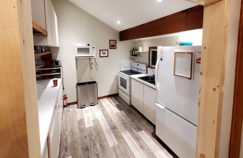 Crowes Landing House | Cottage + Guesthouse & Games Room Stoney Lake