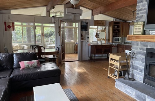 Bala Cottage | Cottage on Moon River w/Fantastic Deck! (pet friendly)
