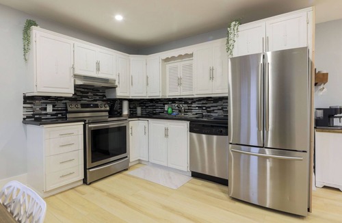 York - Haig Cottage | Cottage on the Water | Hot Tub | 15 min to Beach, Wineries, Niagara Falls |