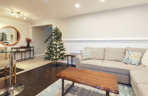 York - Haig Cottage | Cottage on the Water | Hot Tub | 15 min to Beach, Wineries, Niagara Falls |