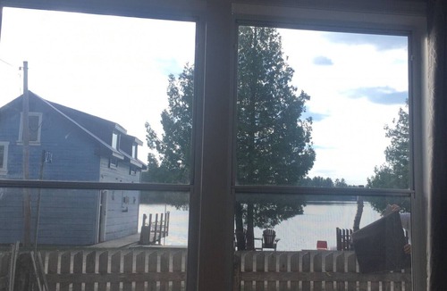 Tudor and Cashel Cottage | Cottage Rental 5 bedroom- Bancroft, Ontario, Canada.