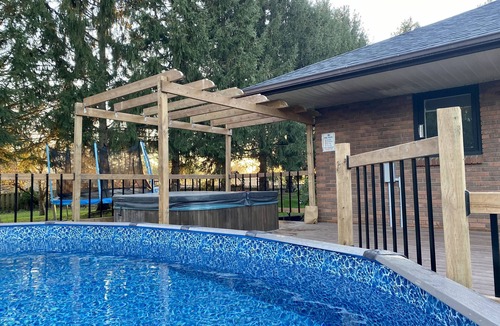 Thames Centre House | Cottage vibes! Cozy group retreat with pool and hot tub