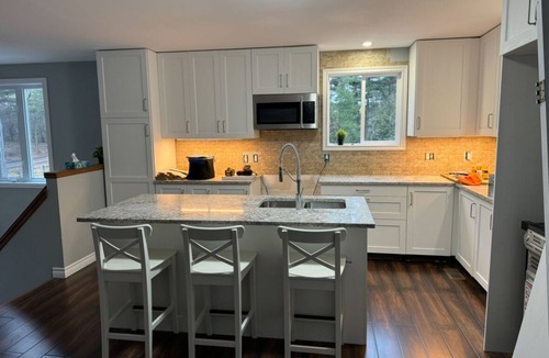 Front of Yonge Ski Chalet | Cottage waterfront