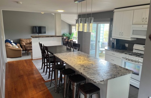 Port Dover Apartment | Cottage with Pool, Dock and close to Sandy Beach