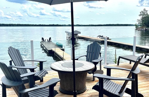 Mallorytown Cottage | Cottage With Private Dock in The 1000 Islands. Pet Friendly.