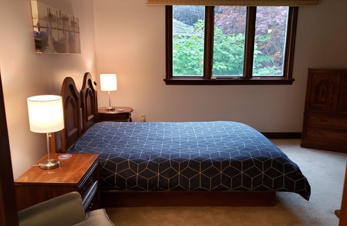 Westminster House | Country in the city! Quiet, private 3 bedroom with a hot tub!