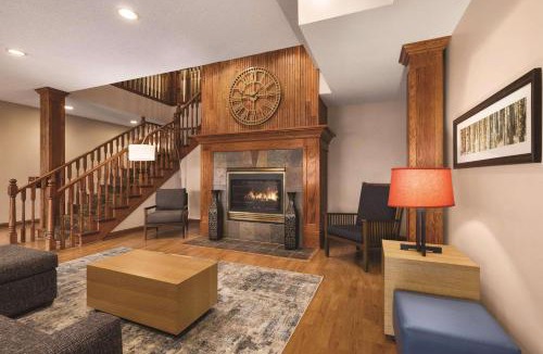 Forest Lake Hotel | Country Inn & Suites by Radisson, Forest Lake, MN