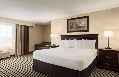 Little Falls Hotel | Country Inn & Suites By Radisson, Little Falls, Mn