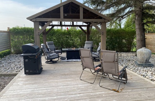 Tillsonburg Ski Chalet | Country settings with amenities seconds away