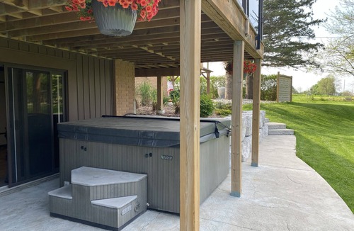 Tillsonburg Ski Chalet | Country settings with amenities seconds away
