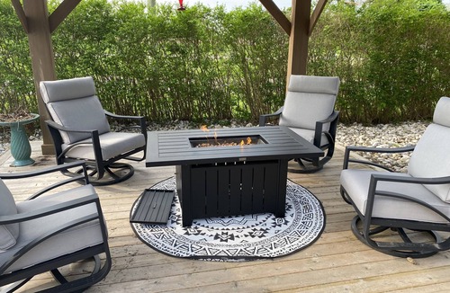 Tillsonburg Ski Chalet | Country settings with amenities seconds away
