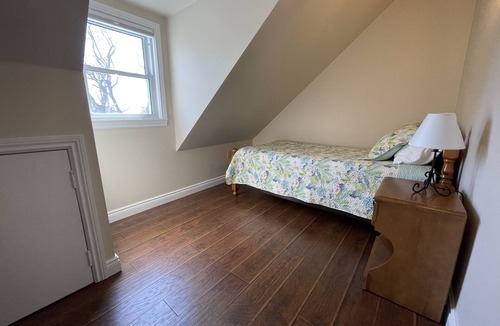 Port Colborne House | Countryside Farm house near beautiful Lake Erie