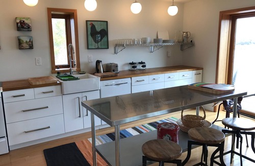 Prince Edward House | County Bliss, PEC - quiet, secluded home, picturesque view, 10 min from Picton