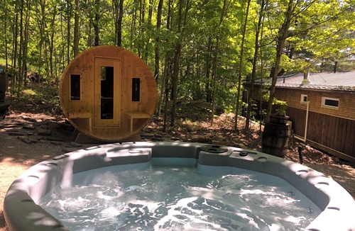 Arden Cottage | Couple's Lakehouse Hideaway with Hot Tub and Sauna