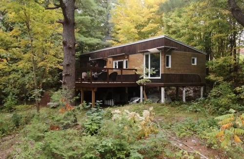 Arden Cottage | Couple’s Lakehouse Hideaway with hot tub