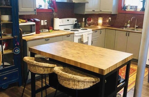 Elora Apartment | Couples paradise! Calming space in downtown Elora.
