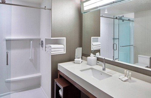 St. Louis Park Hotel | Courtyard by Marriott Minneapolis West