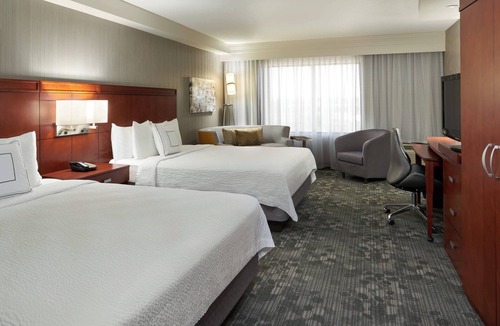Kingston Hotel | Courtyard by Marriott Kingston Highway 401/Division Street