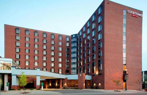 Downtown Hotel | Courtyard by Marriott St. Cloud