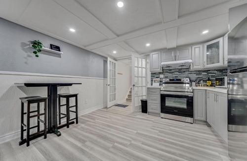 L'Amoreaux Apartment | Cozy 1 bed apartment near Hwy401