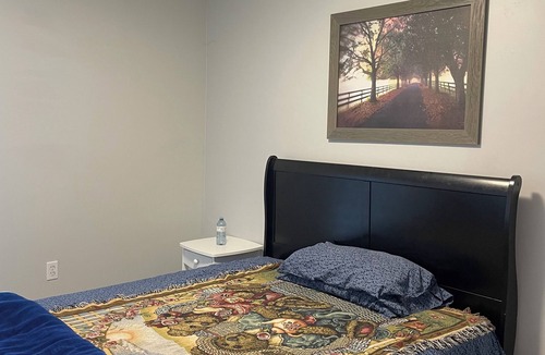 Peterborough House | Cozy 1 bed & bath located near the Otonabee River.