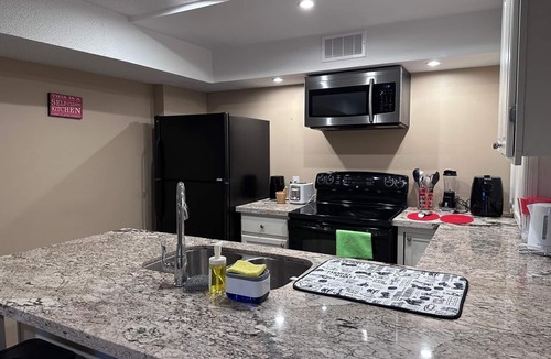 Courtice Apartment | Cozy 1-bedroom apartment Courtice. Pet Friendly !
