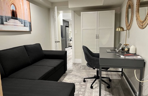 Palmerston - Little Italy House | Cozy 1 bedroom Apt in the Annex. Great Locationn