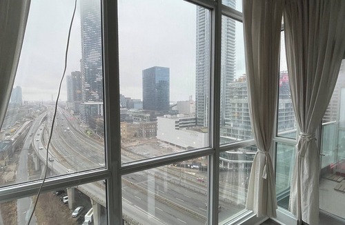 Financial District Condo | Cozy 1-bedroom condo with AC, WiFi in cool Toronto