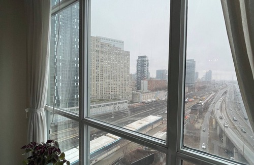 Financial District Condo | Cozy 1-bedroom condo with AC, WiFi in cool Toronto