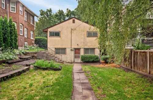 Summit - University House | Cozy 1-bedroom house in tranquil Saint Paul with AC, WiFi