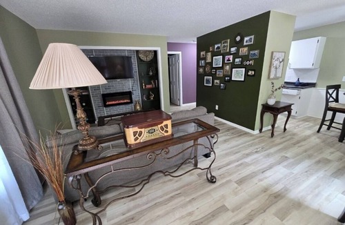 West Seventh Apartment | Cozy 1-bedroom in West 7th with WiFi, AC, sofabed, full bath and kitchen