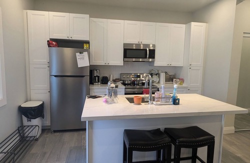 Cambridge House | Cozy 1 Bedroom Retreat with Spacious Living Room Perfect for a Relaxing Getaway