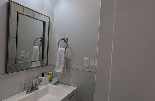 Cambridge House | Cozy 1 Bedroom Retreat with Spacious Living Room Perfect for a Relaxing Getaway