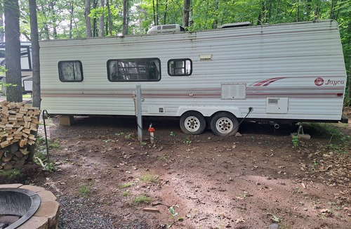 Cloquet House | Cozy 1-bedroom RV with 5 beds has WiFi and AC in marvelous Cloquet.