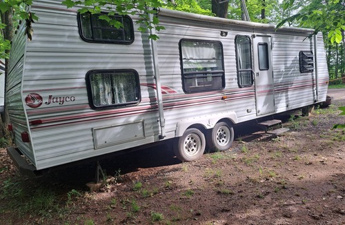 Cloquet House | Cozy 1-bedroom RV with 5 beds has WiFi and AC in marvelous Cloquet.