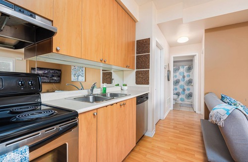 Churchill Meadows Condo | Cozy 1 Bedroom Townhouse